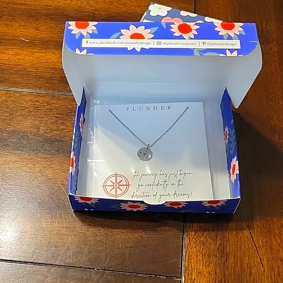 Compass Necklace Plunder Stainless Steel with engraved compass - Picture 4 of 4